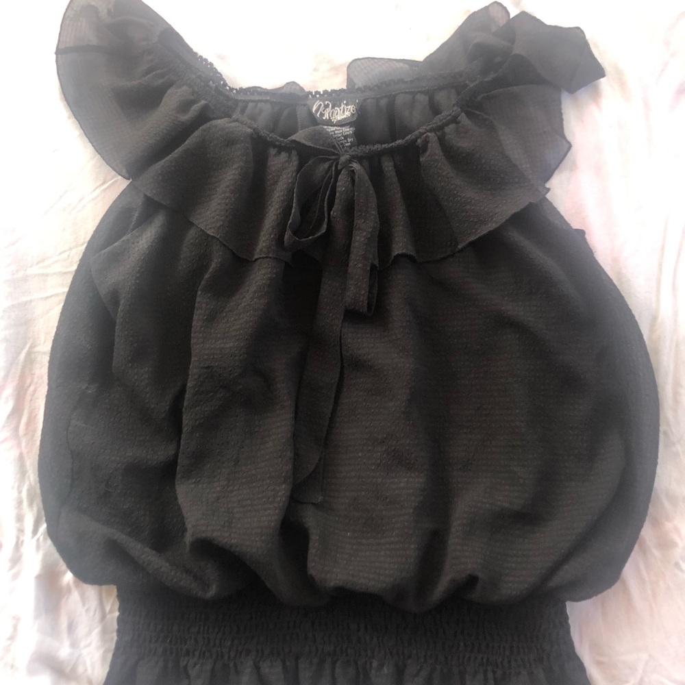 4/$20🍄 Black ruffle blouse with tie M